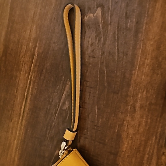 Authentic Horse and Carriage Coach Wristlet - Picture 3 of 6